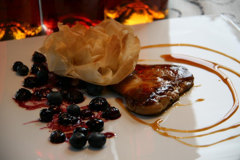 Logis Au Canard Gourmand Samatan Exteriér fotografie
